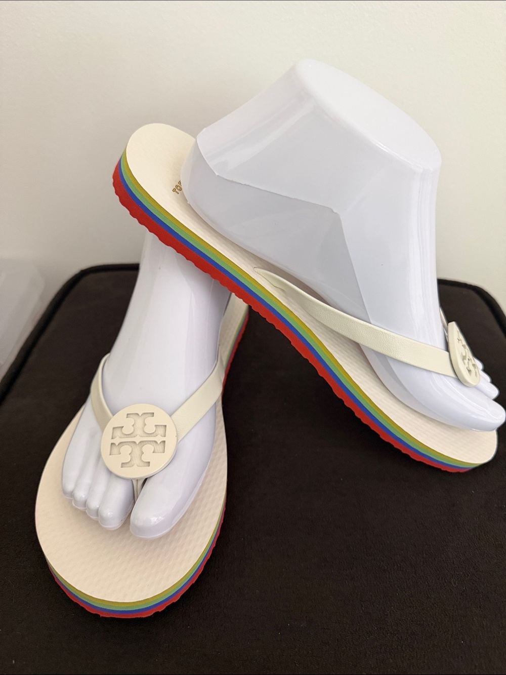 NTW, Tory Burch Cream Logo Thong Sandals with Rainbow Layered Sole Sz 9 - Picture 6 of 10